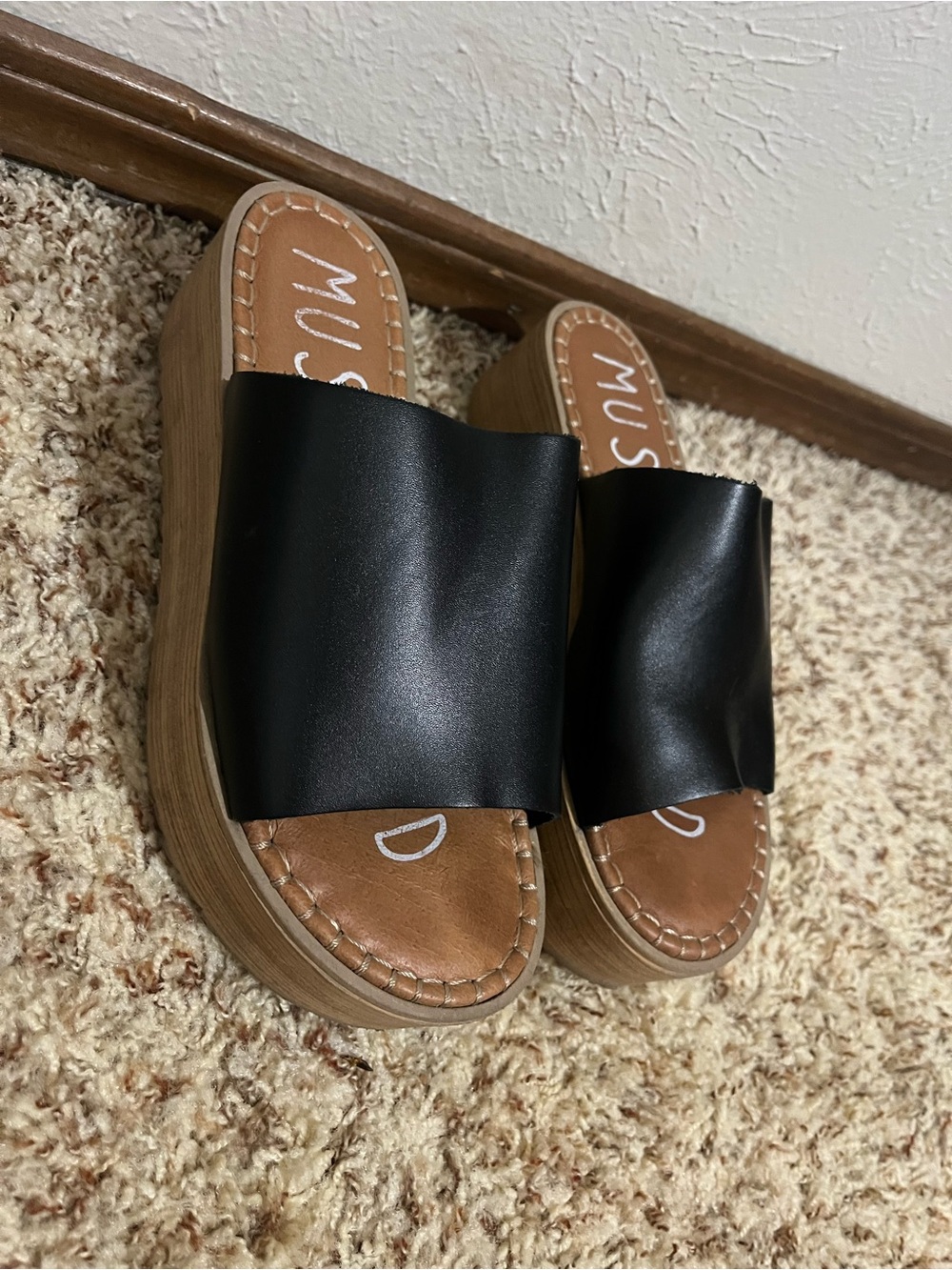 Musse & Cloud Black Slide Platform Sandals with Wood-Look Sole